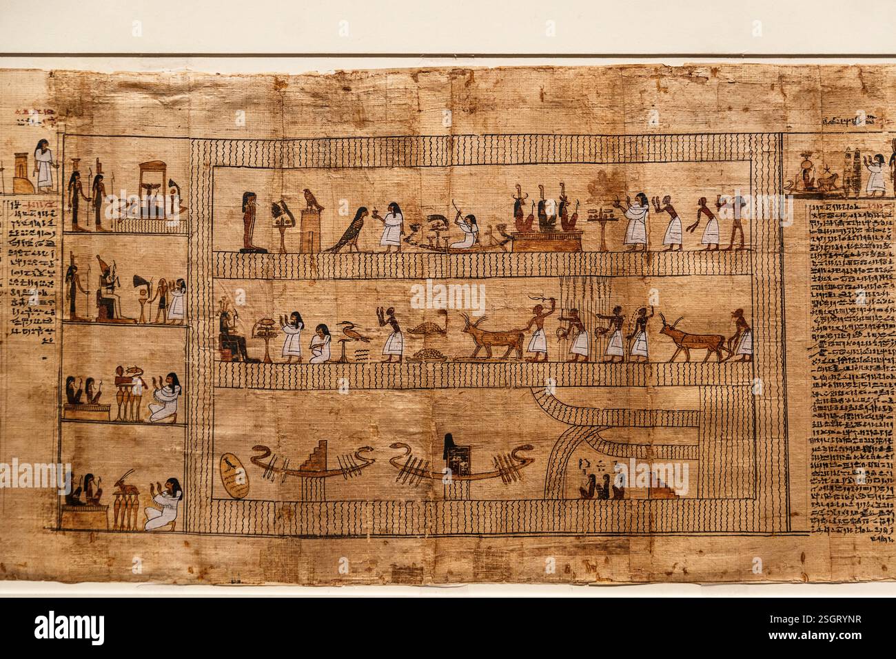 Turin, Italie - 24 novembre 2024 : hiéroglyphe égyptien dans le Museo Egizio ou Musée égyptien de Turin ou Turin, Piémont, Italie Banque D'Images