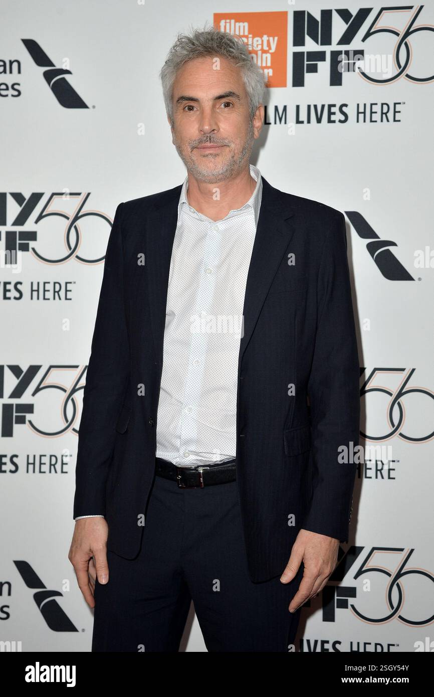 Alfonso Cuaron assiste à la première du film Roma au New York film Festival le 5 octobre 2018 à New York Banque D'Images