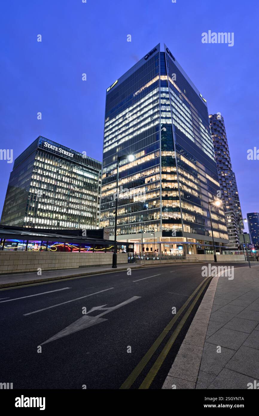 Night View, 20 et 25 Churchill place, State Street, E&y, Canary Wharf, Docklands, East London, Royaume-Uni Banque D'Images