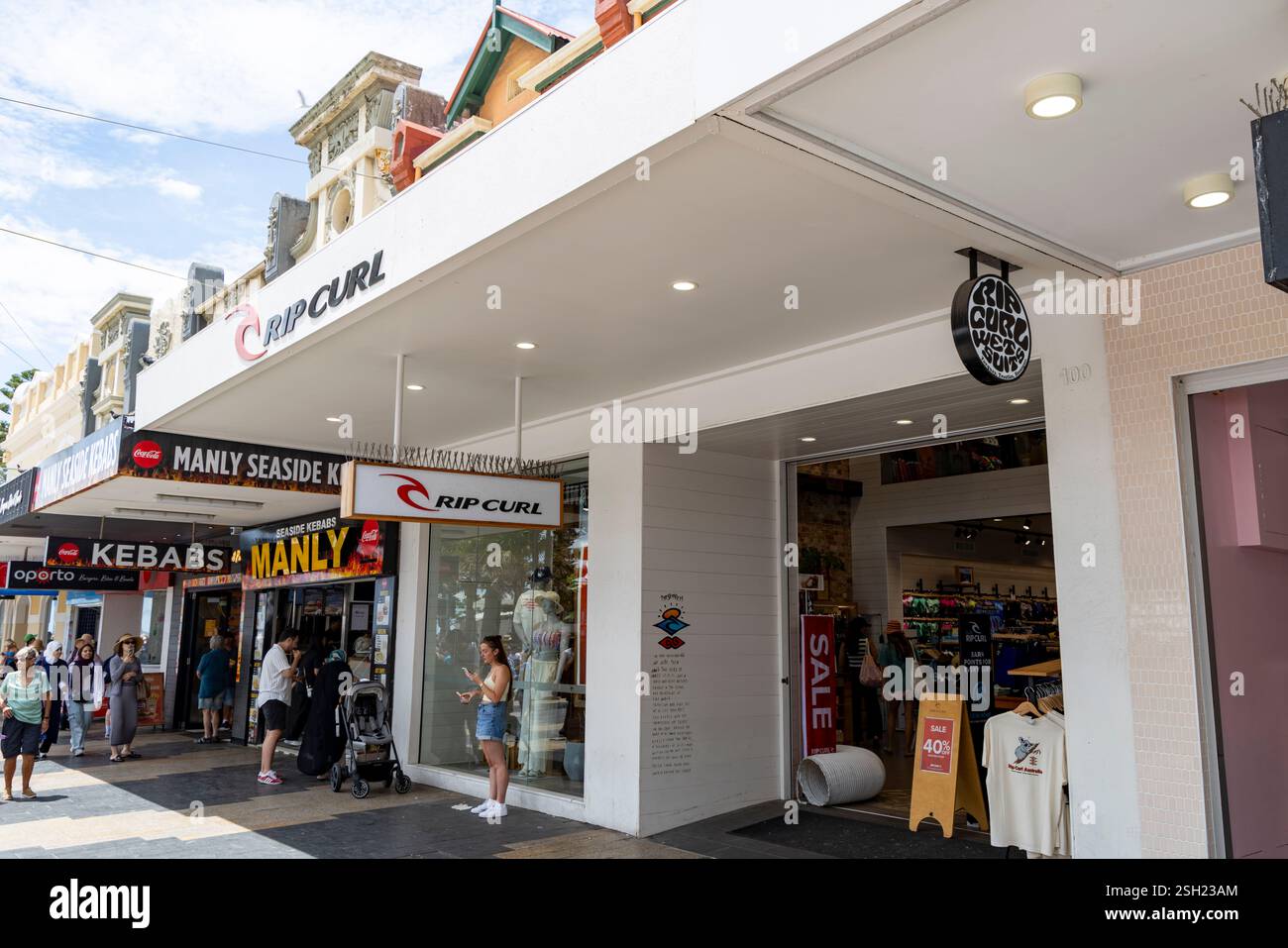 Ripcord Surfwear boutique entrée à côté de kebabs boutique sur le Corso, Manly Beach banlieue de Sydney, Nouvelle-Galles du Sud, Australie Banque D'Images