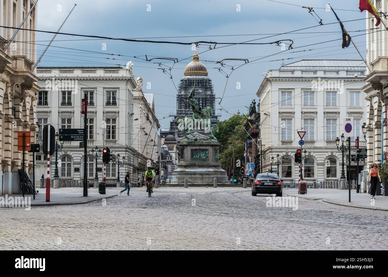 Centre ville de Bruxelles, région de la capitale de Bruxelles - Belgique - 06 20 2020 pierres de Cobble de la place du Palais et de la rue Royale Banque D'Images