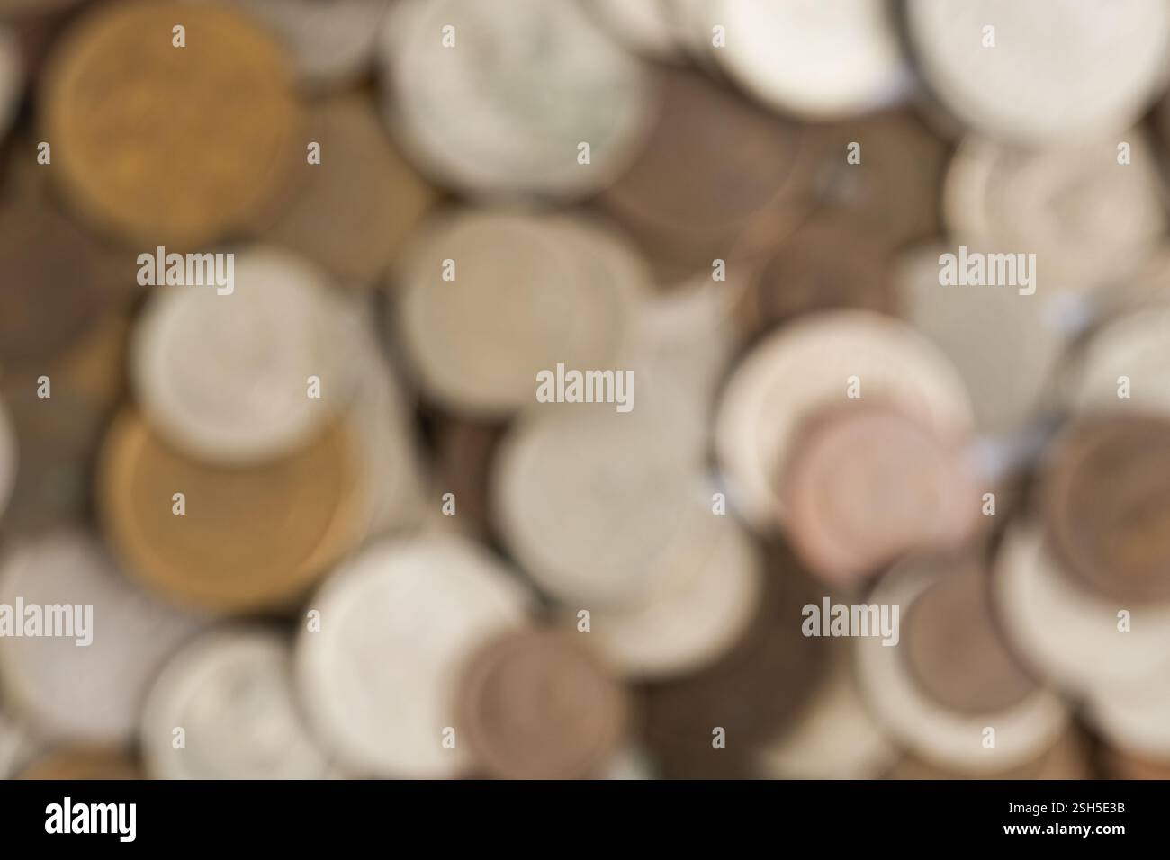 Fond abstrait de pièces de monnaie. Image floue avec effet bokeh Banque D'Images