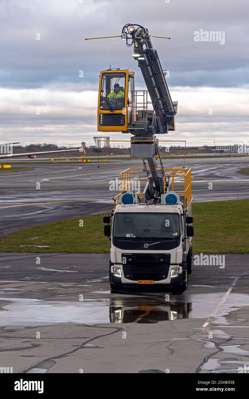 Lavage de glace à l'aéroport de Copenhague, Danemark Banque D'Images