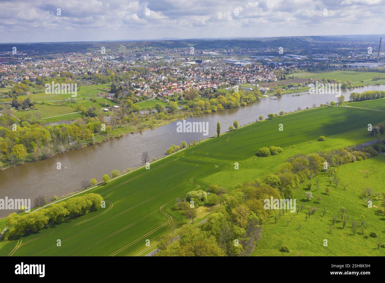Vue aérienne de l'Elbe avec ferry de Gauernitz à Koetitz, en arrière-plan Coswig et Radebeul, Saxe, Allemagne, Europe Banque D'Images