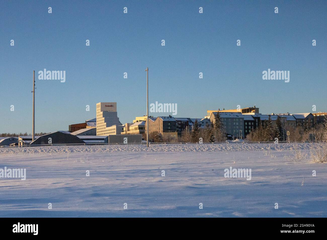 Paysage hivernal à Kiruna, Laponie, nord de la Suède. Photographié en janvier. Banque D'Images