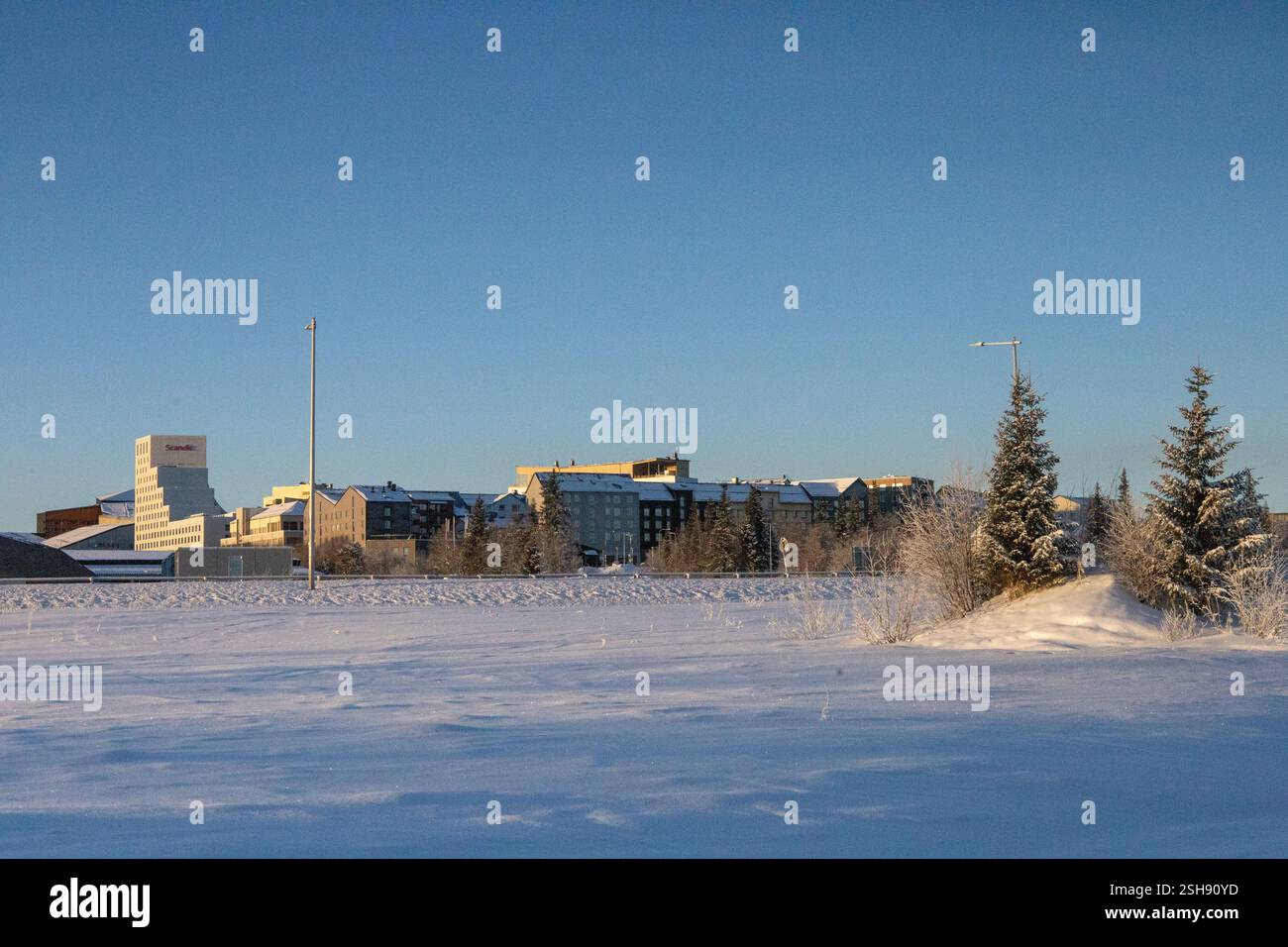 Paysage hivernal à Kiruna, Laponie, nord de la Suède. Photographié en janvier. Banque D'Images