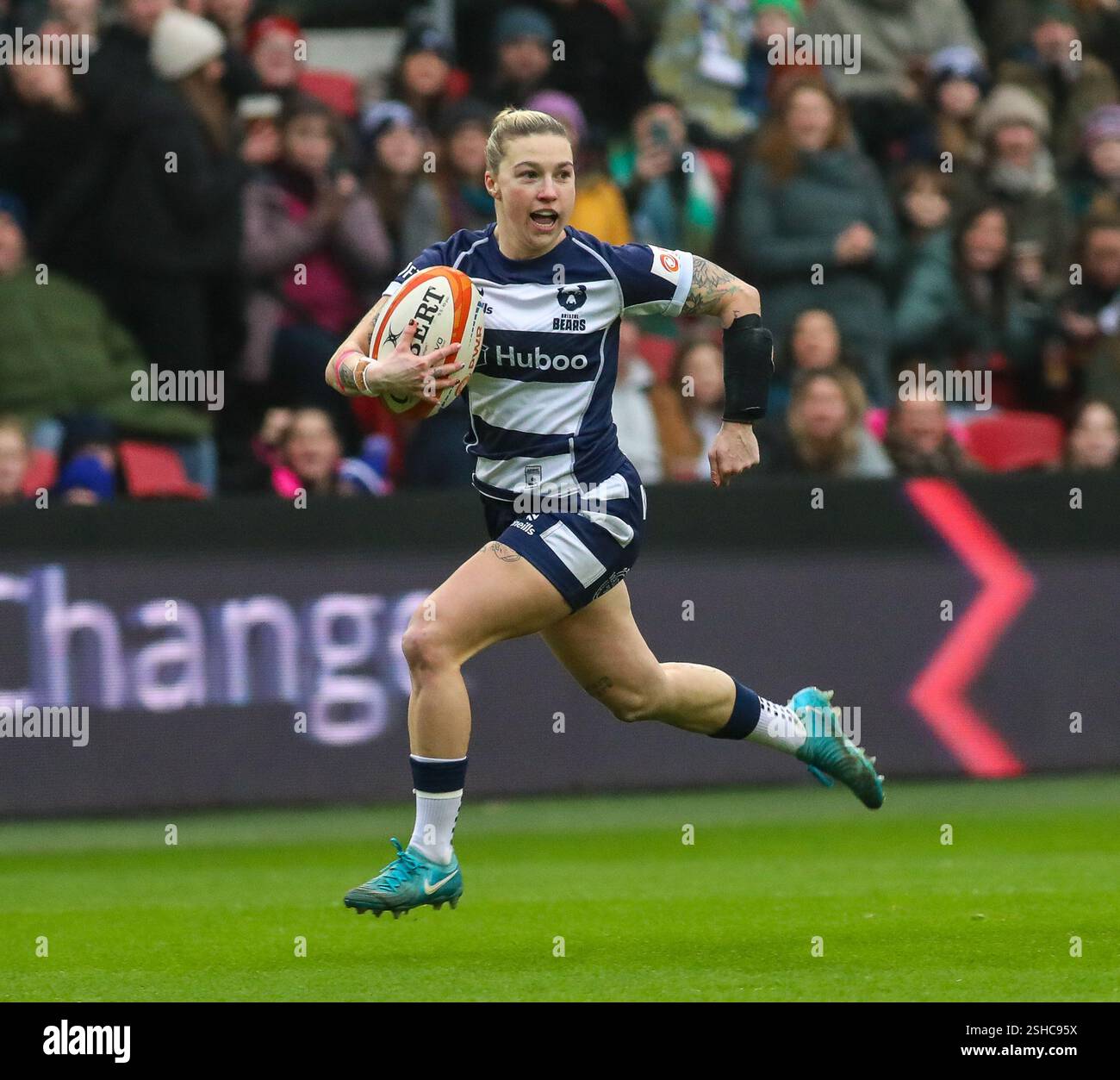 Bristol, Royaume-Uni. 08th Feb, 2025. Bristol, Angleterre, 8 février 2025 Keira Bevan (Bristol) cherche à marquer l'essai lors du match de rugby Premiership Womens entre Bristol Bears Women et Exeter Cheifs à Ashton Gate à Bristol, Angleterre (B.. East/SPP) crédit : photo de presse sportive SPP. /Alamy Live News Banque D'Images