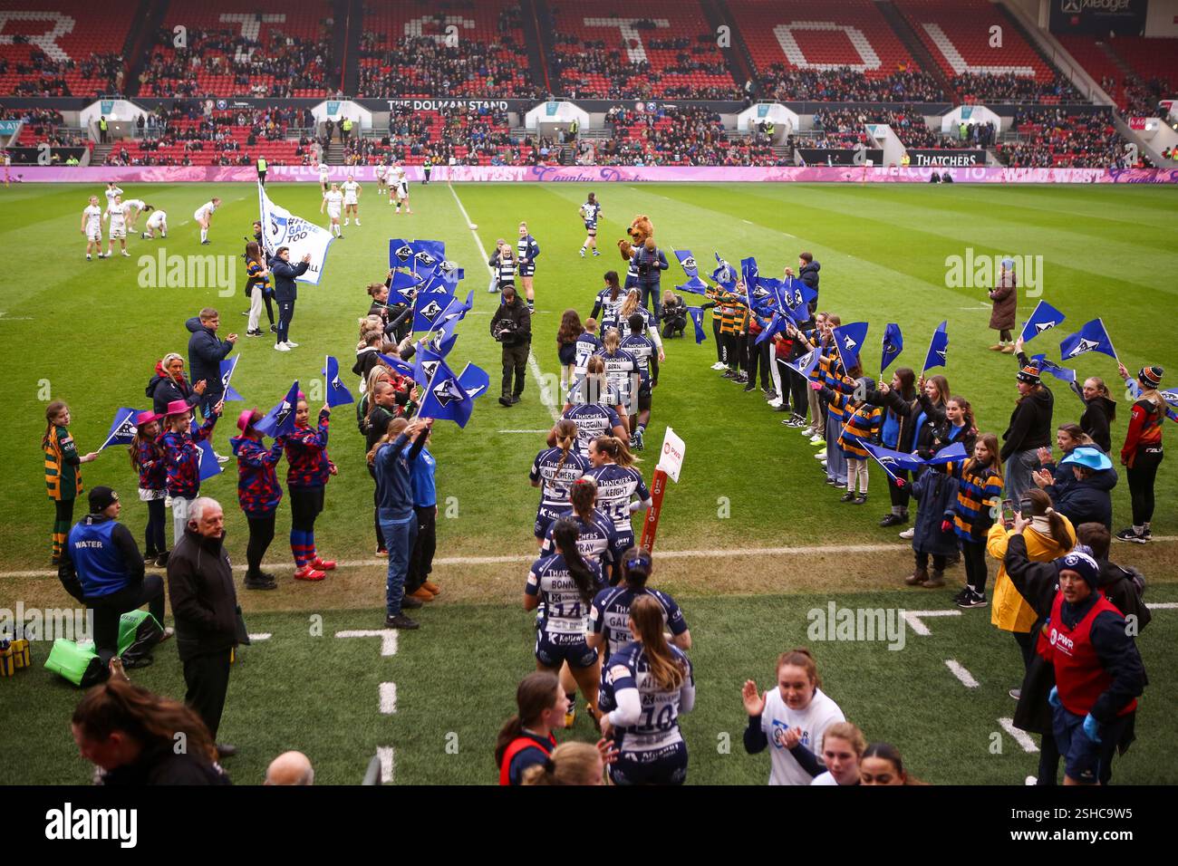 Bristol, Royaume-Uni. 08th Feb, 2025. Bristol, Angleterre, 8 février 2025 les joueurs des Bristol Bears entrent sur le terrain de jeu - premier match de rugby féminin entre Bristol Bears Women et Exeter Cheifs à Ashton Gate à Bristol, Angleterre (B.. East/SPP) crédit : photo de presse sportive SPP. /Alamy Live News Banque D'Images