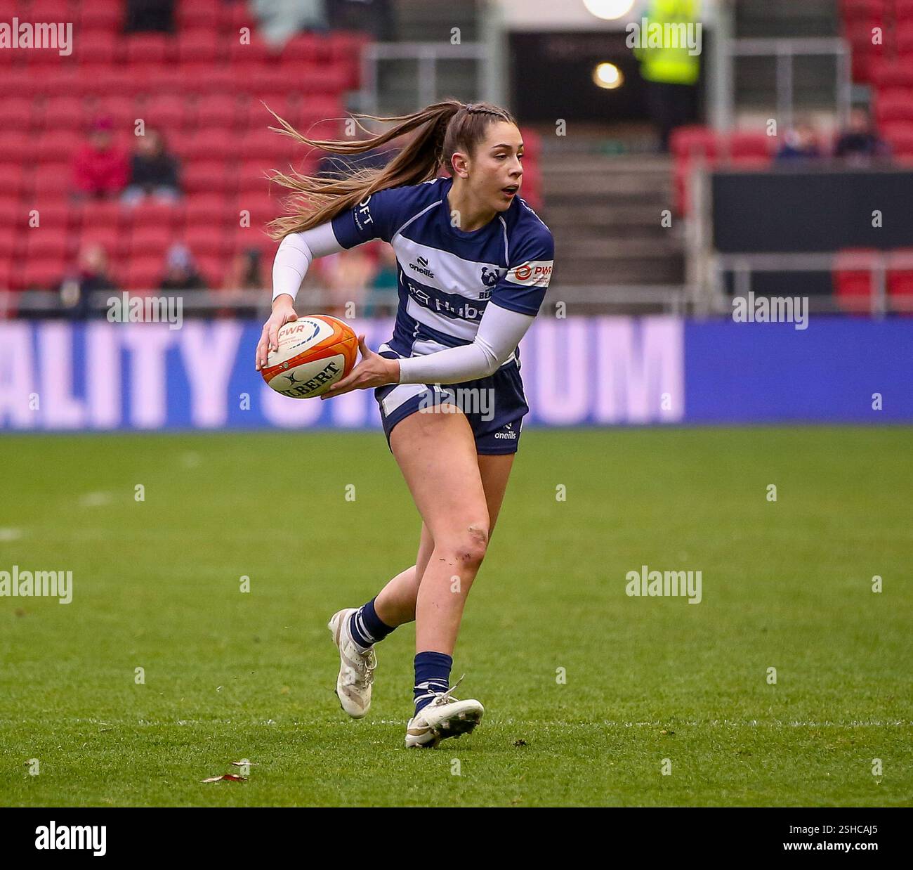 Bristol, Royaume-Uni. 08th Feb, 2025. Bristol, Angleterre, 8 février 2025 Holly Aitchison (Bristol) avec le passpendant le match de rugby Premiership Womens entre Bristol Bears Women et Exeter Cheifs à Ashton Gate à Bristol, Angleterre (B.. East/SPP) crédit : photo de presse sportive SPP. /Alamy Live News Banque D'Images