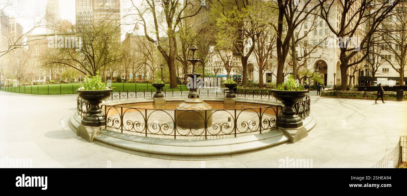 Vue panoramique de la fontaine dans Madison Square Park au printemps, Manhattan, New York City, État de New York, États-Unis Banque D'Images
