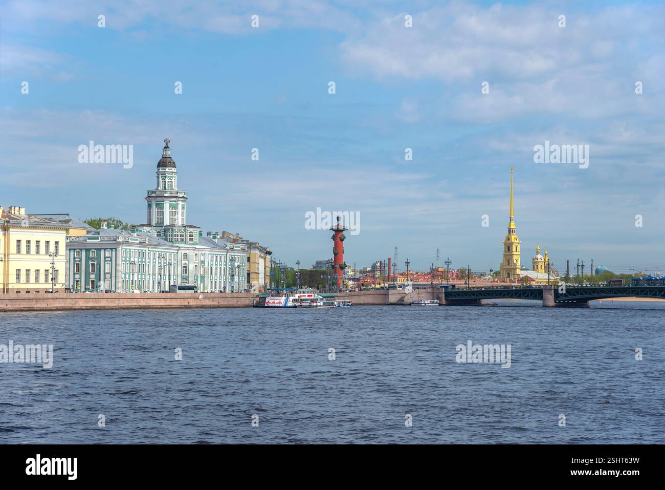 SAINT-PÉTERSBOURG, RUSSIE - 14 MAI 2023 : le centre historique de Saint-Pétersbourg un jour de printemps, Russie Banque D'Images
