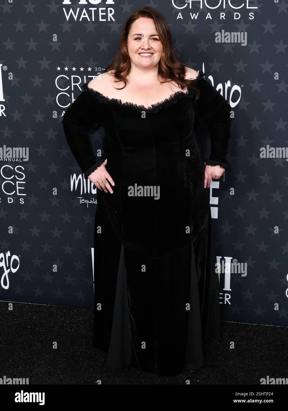 SANTA MONICA, LOS ANGELES, CALIFORNIE, États-Unis - 07 FÉVRIER : Jessica Gunning arrive à la 30e cérémonie des Critics' Choice Awards qui se tient au Barker Hangar le 7 février 2025 à Santa Monica, Los Angeles, Californie, États-Unis. (Photo de Xavier Collin/image Press Agency) Banque D'Images
