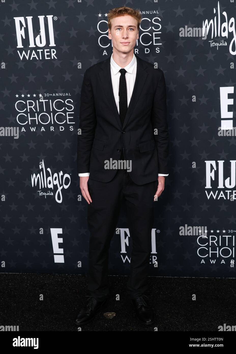 SANTA MONICA, LOS ANGELES, CALIFORNIE, États-Unis - 07 FÉVRIER : Sasha Schreiber arrive à la 30e cérémonie des Critics' Choice Awards qui se tient au Barker Hangar le 7 février 2025 à Santa Monica, Los Angeles, Californie, États-Unis. (Photo de Xavier Collin/image Press Agency) Banque D'Images