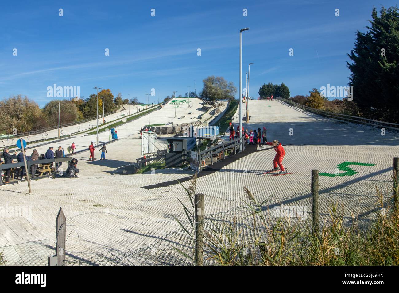 Skipiste Nieuwegein est une piste de ski sèche ou piste de ski artificielle du Nedereindseweg 501a Utrecht aux pays-Bas. Banque D'Images