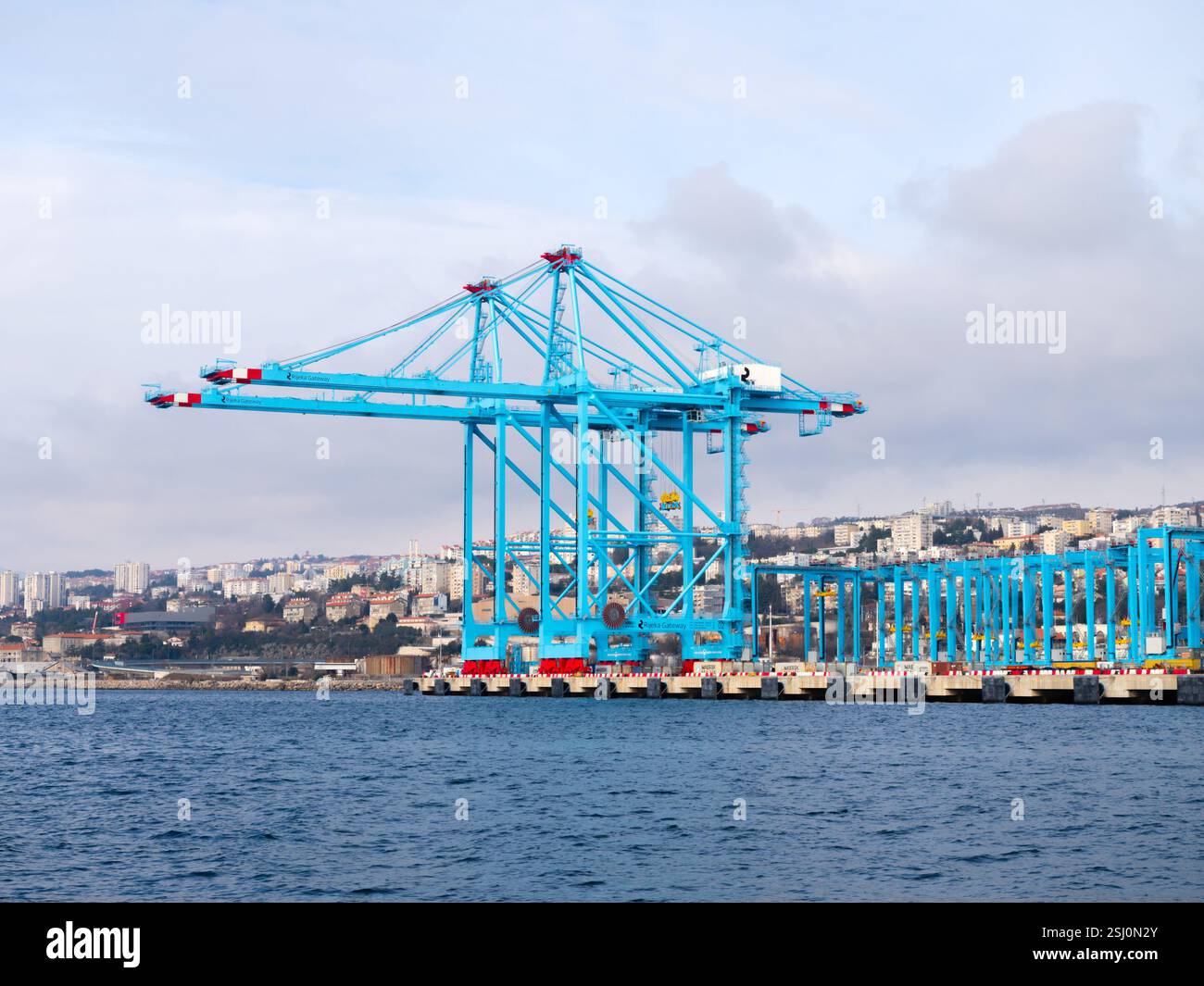 Grues passerelle dans le port de Rijeka 2025 Banque D'Images