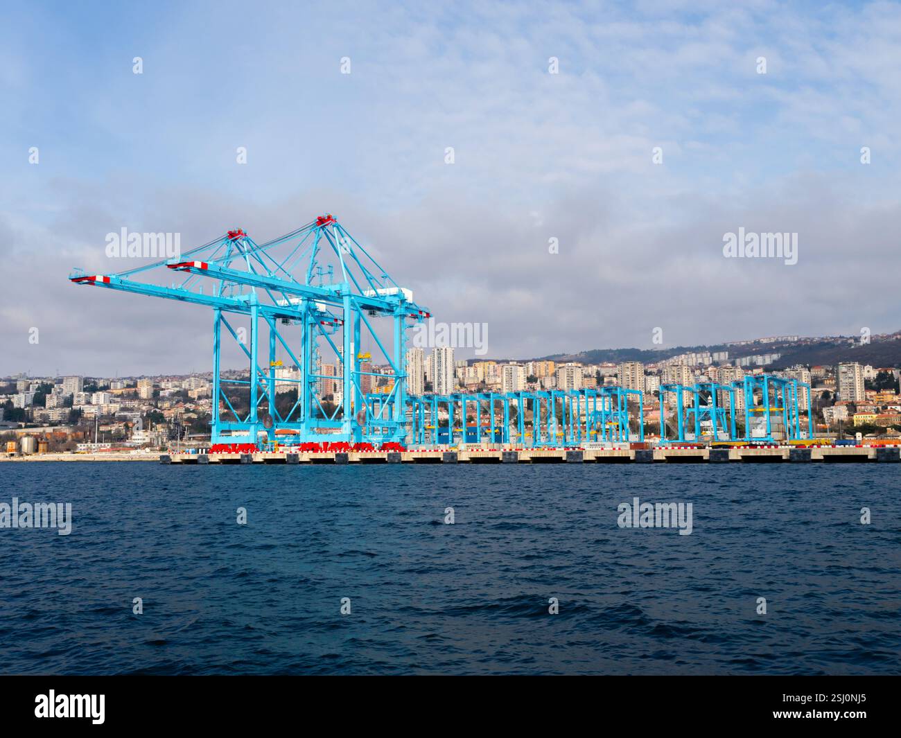 Grues passerelle dans le port de Rijeka 2025 Banque D'Images