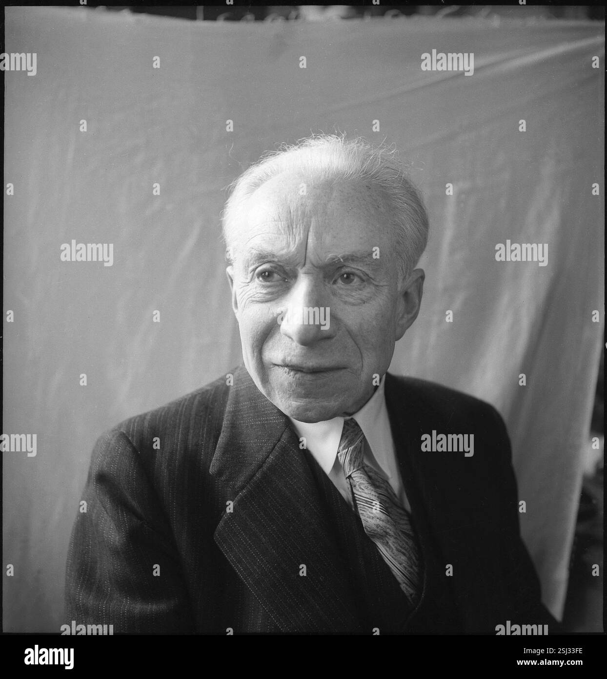 Präsident des Initiativkomitees für die Bildung eines internationalen Forschungszentrum auf dem Gebiet der Kollektivwirtschaft ; Schweizer Kandidat für den Friedensnobelpreis#président du comité pour la création d'un centre de recherche international sur la ferme collective#candidat suisse au Prix Nobel de la paix Banque D'Images