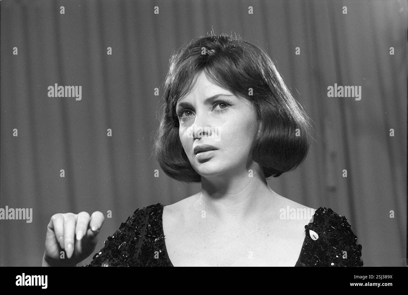 --- Gina Lollobrigida : interview zur Filmpremière in Zürich 1963#Gina Lollobrigida in Zurich 1963 Banque D'Images