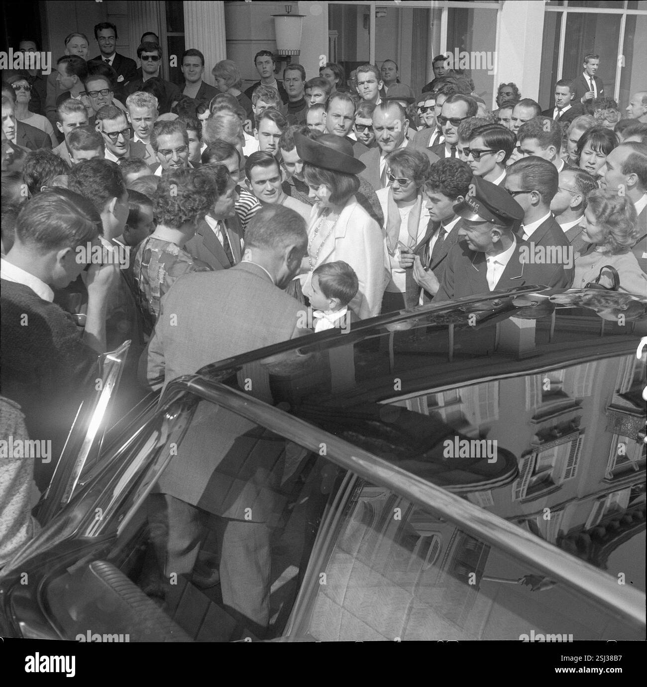 --- Gina Lollobrigida : Ankunft zur Filmpremière in Zürich 1963#Gina Lollobrigida in Zurich 1963 Banque D'Images