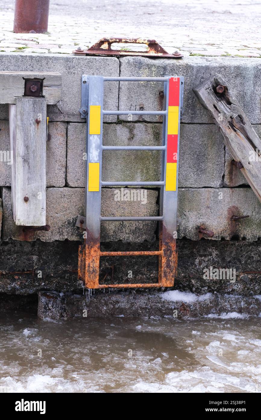 Échelle de secours à la côte Banque D'Images