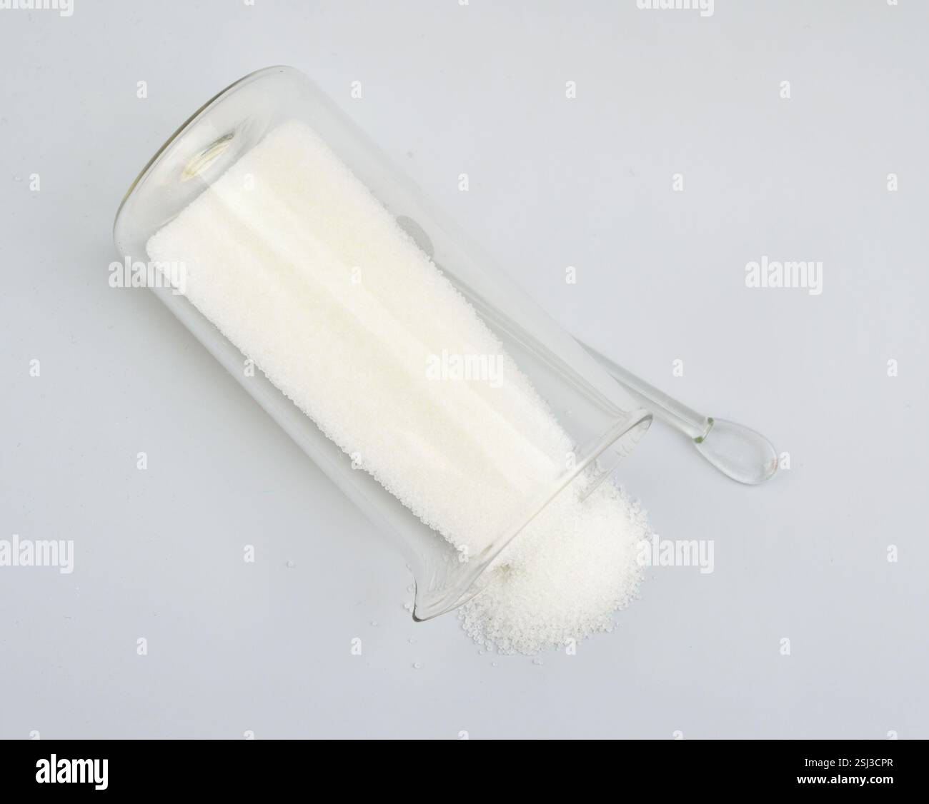 Le nitrite de sodium est un composé inorganique dont la formule chimique est NaNO2 Banque D'Images