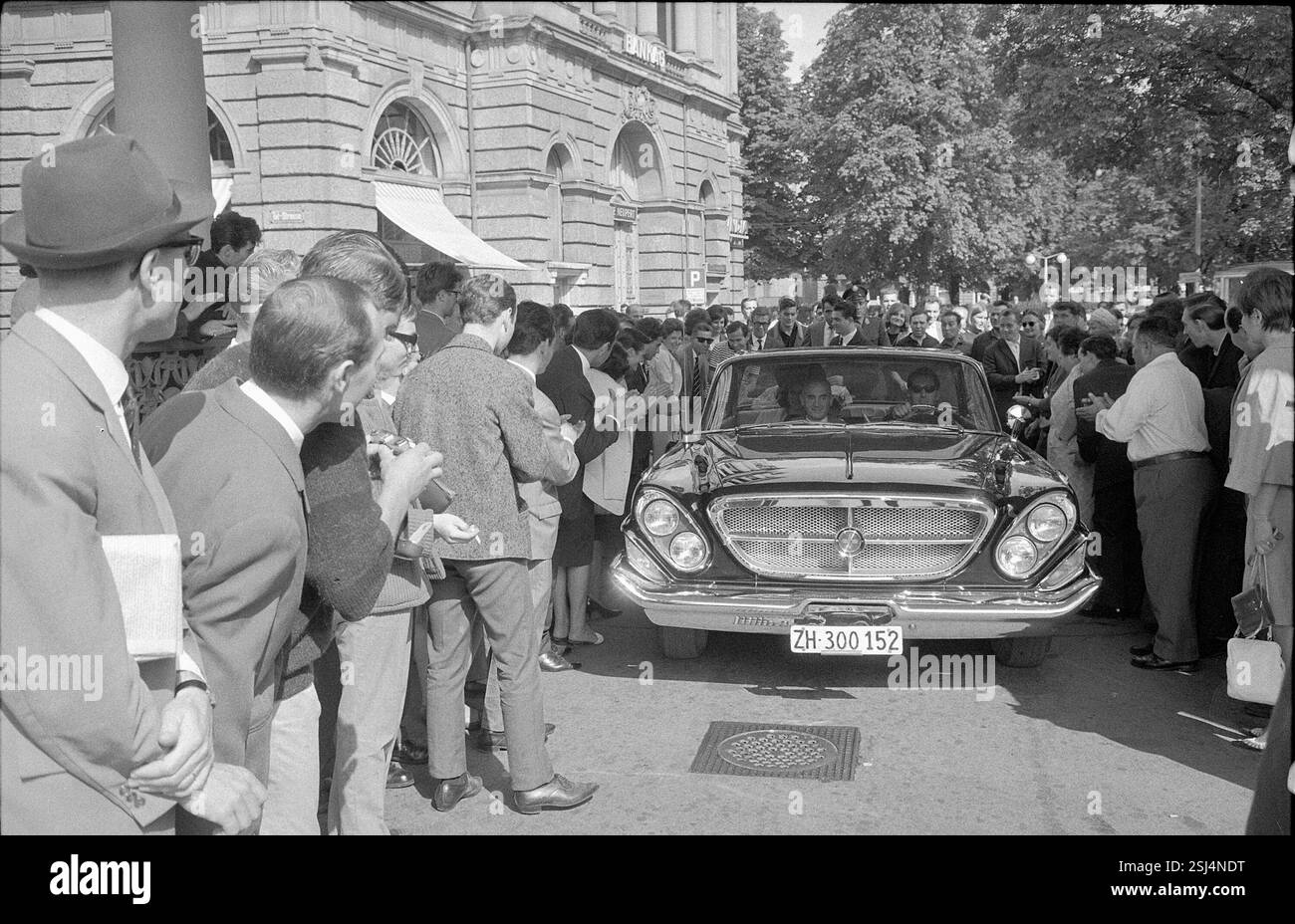 --- Gina Lollobrigida : Ankunft zur Filmpremière in Zürich 1963#Gina Lollobrigida in Zurich 1963 Banque D'Images