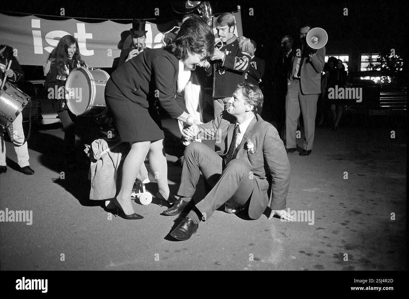 --- Geburtstagsparty der TV-Programmzeitschrift «Tele», 1967#Fête d'anniversaire pour le magazine de programmes télévisés «Tele», 1967 Banque D'Images