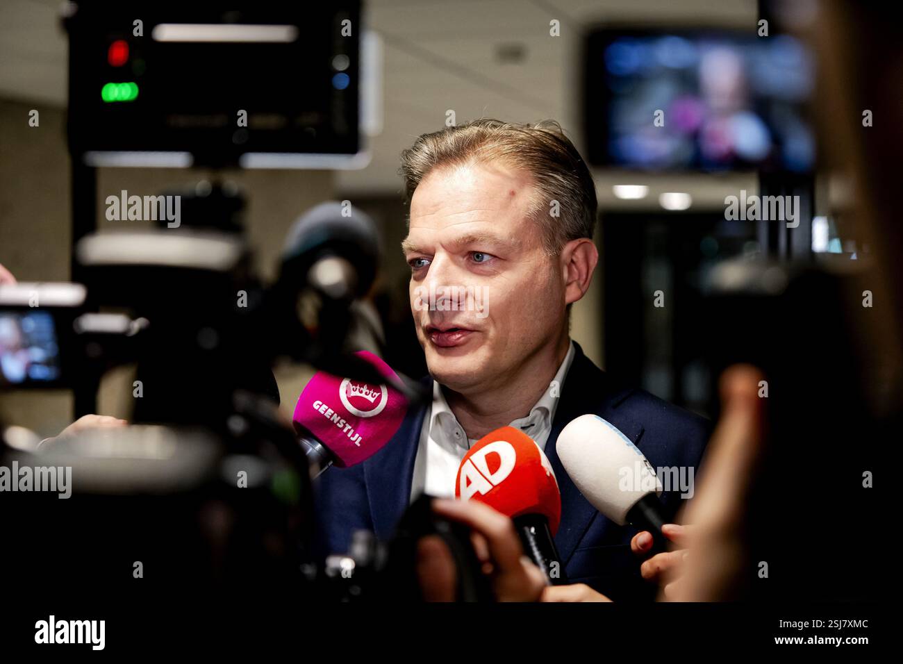 DEN HAAG - Pieter Omtzigt (NSC) s'adresse à la presse avant l'heure hebdomadaire des questions et des votes à la Chambre des représentants. ANP ROBIN VAN LONKHUIJSEN pays-bas OUT - belgique OUT Banque D'Images