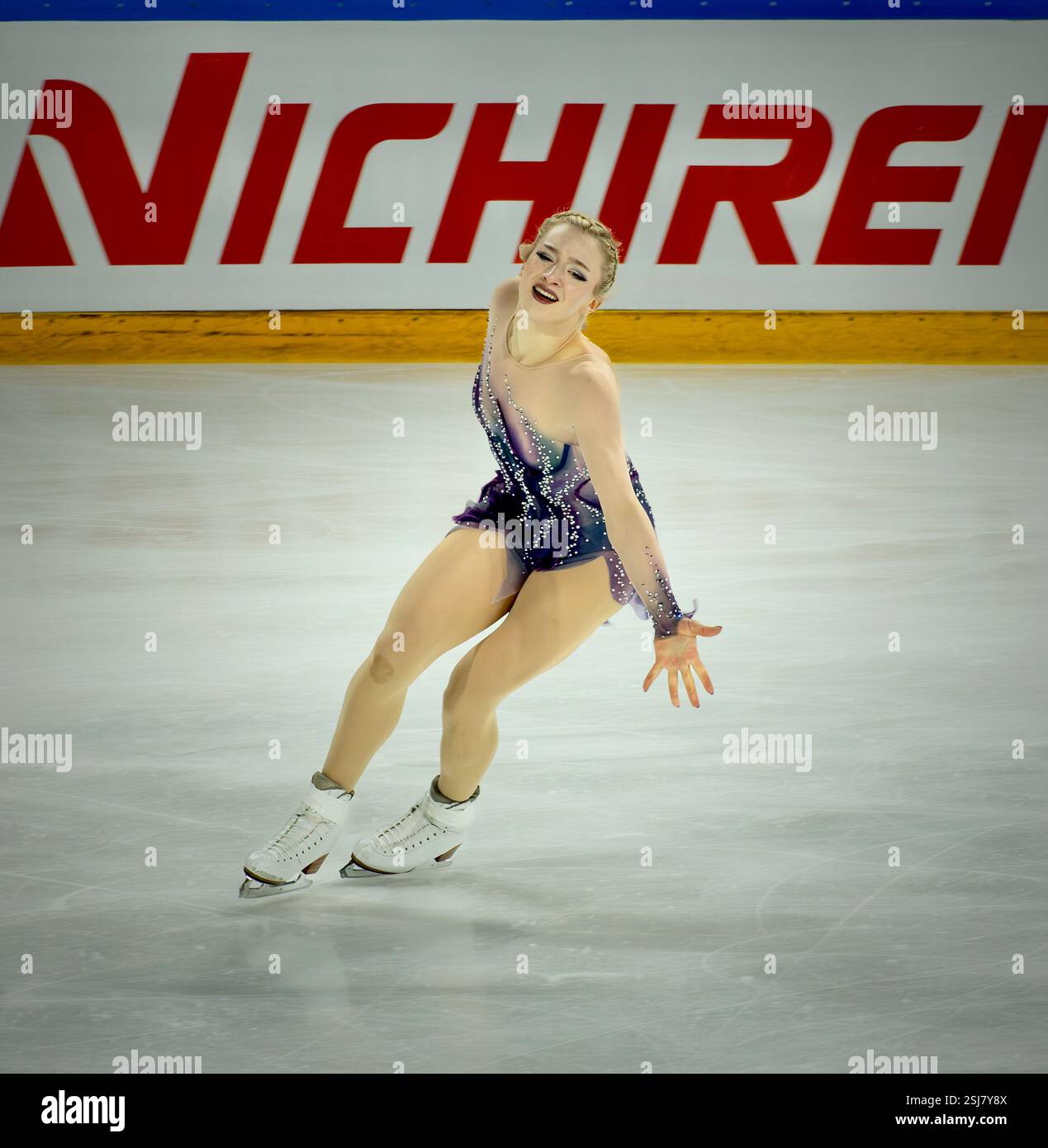 Amber Glenn patineuse artistique performante gracieusement lors de la compétition de patinage sur glace, Angers France 2024 2 novembre Banque D'Images