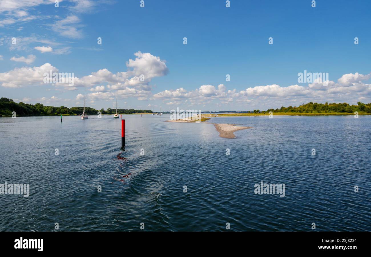 Voiliers naviguant dans la baie de Dyvig, une crique d'ALS Sund, ALS Island, Danemark du Sud Banque D'Images