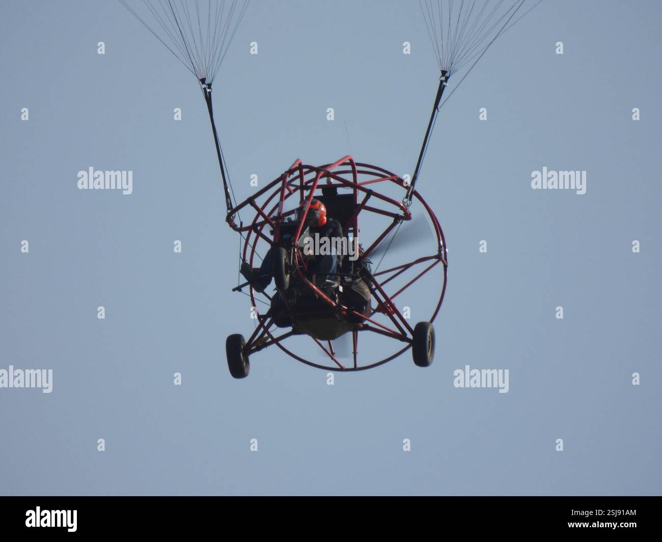 Parapente avec un fond de ciel bleu Banque D'Images