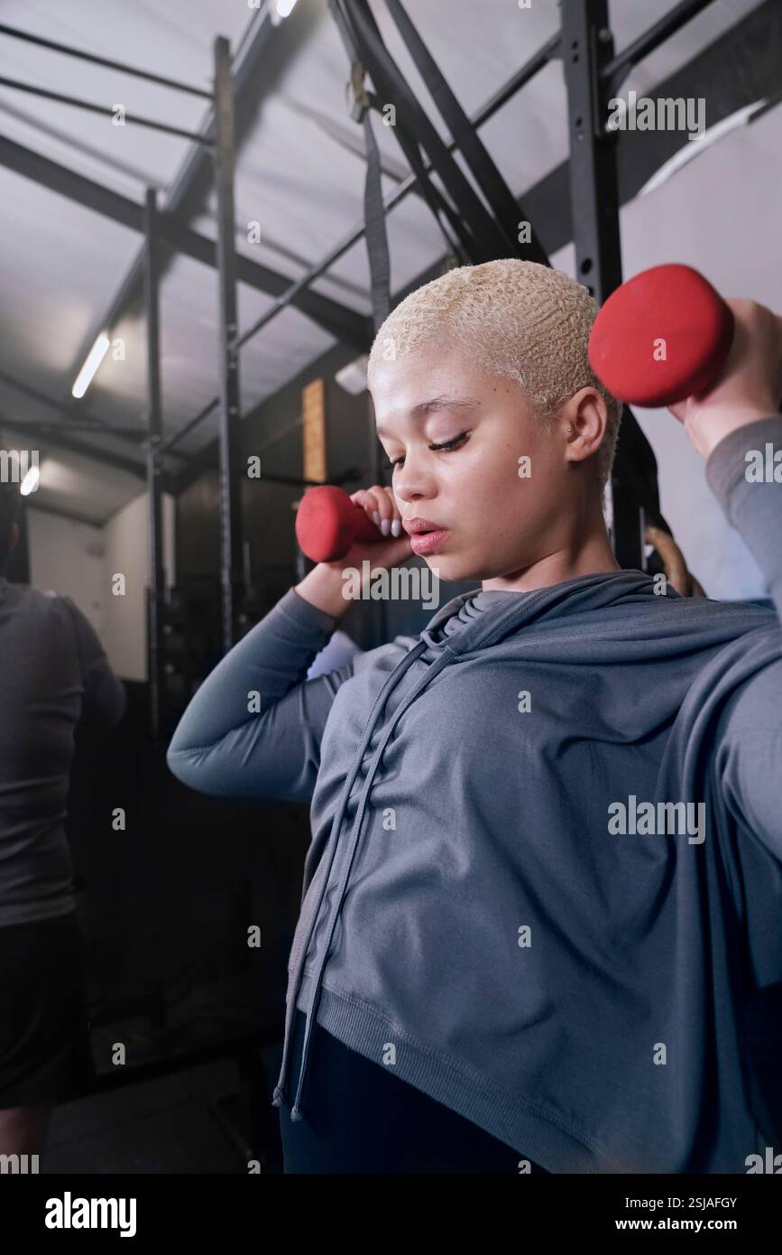 Personne exerçant dans la salle de gym Banque D'Images