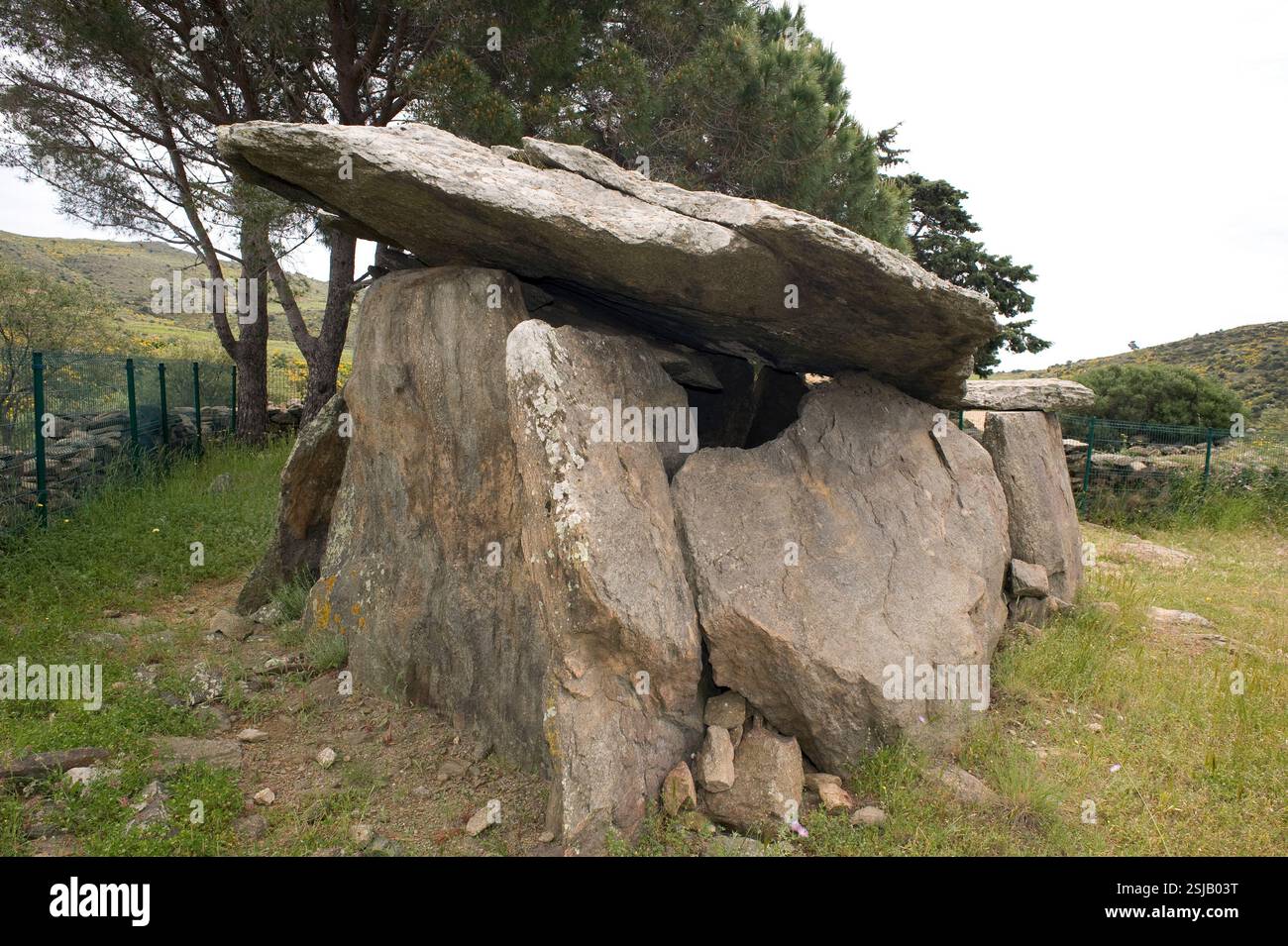 Creu d'en Cobertella dolmen (passage tombeau), 3500-3000 av. J.-C. Roses, Alt Empordà, Gérone, Catalogne, Espagne. Banque D'Images