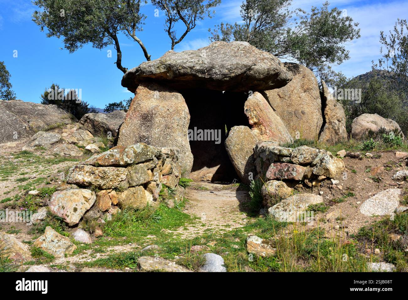 La Gutina dolmen (passage tombeau), 3500-3200 av. J.-C. Sant Climent Sescebes, Alt Empordà, Gérone, Catalogne, Espagne. Banque D'Images