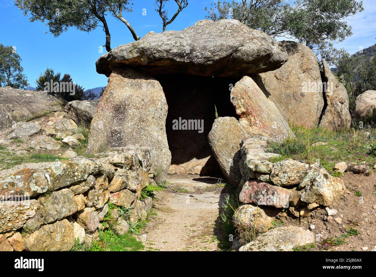 La Gutina dolmen (passage tombeau), 3500-3200 av. J.-C. Sant Climent Sescebes, Alt Empordà, Gérone, Catalogne, Espagne. Banque D'Images