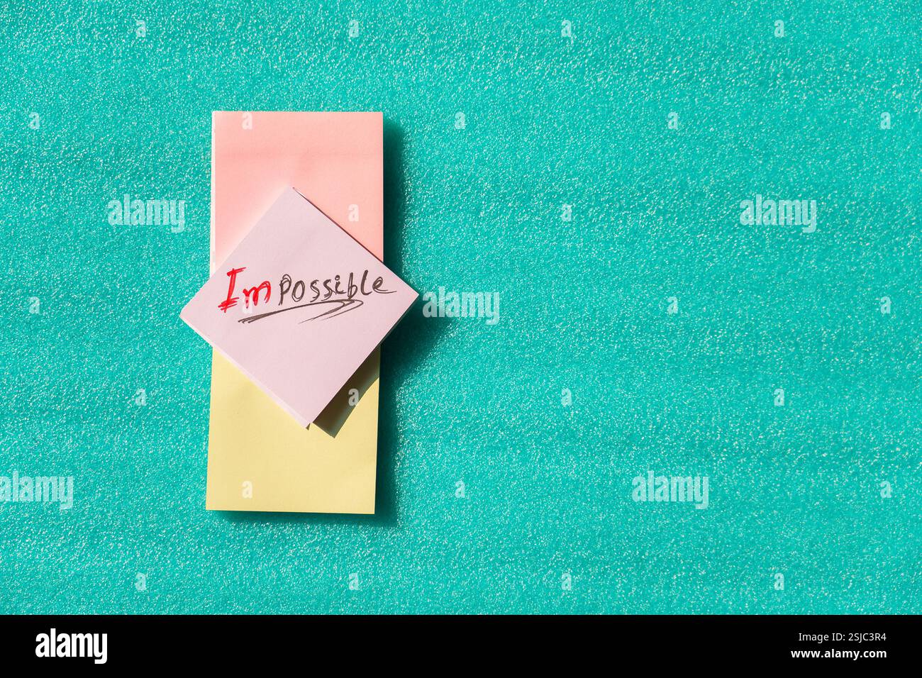 « Impossible » réécrit « je suis possible » sur une note autocollante, représentant la confiance et la définition des objectifs. Banque D'Images