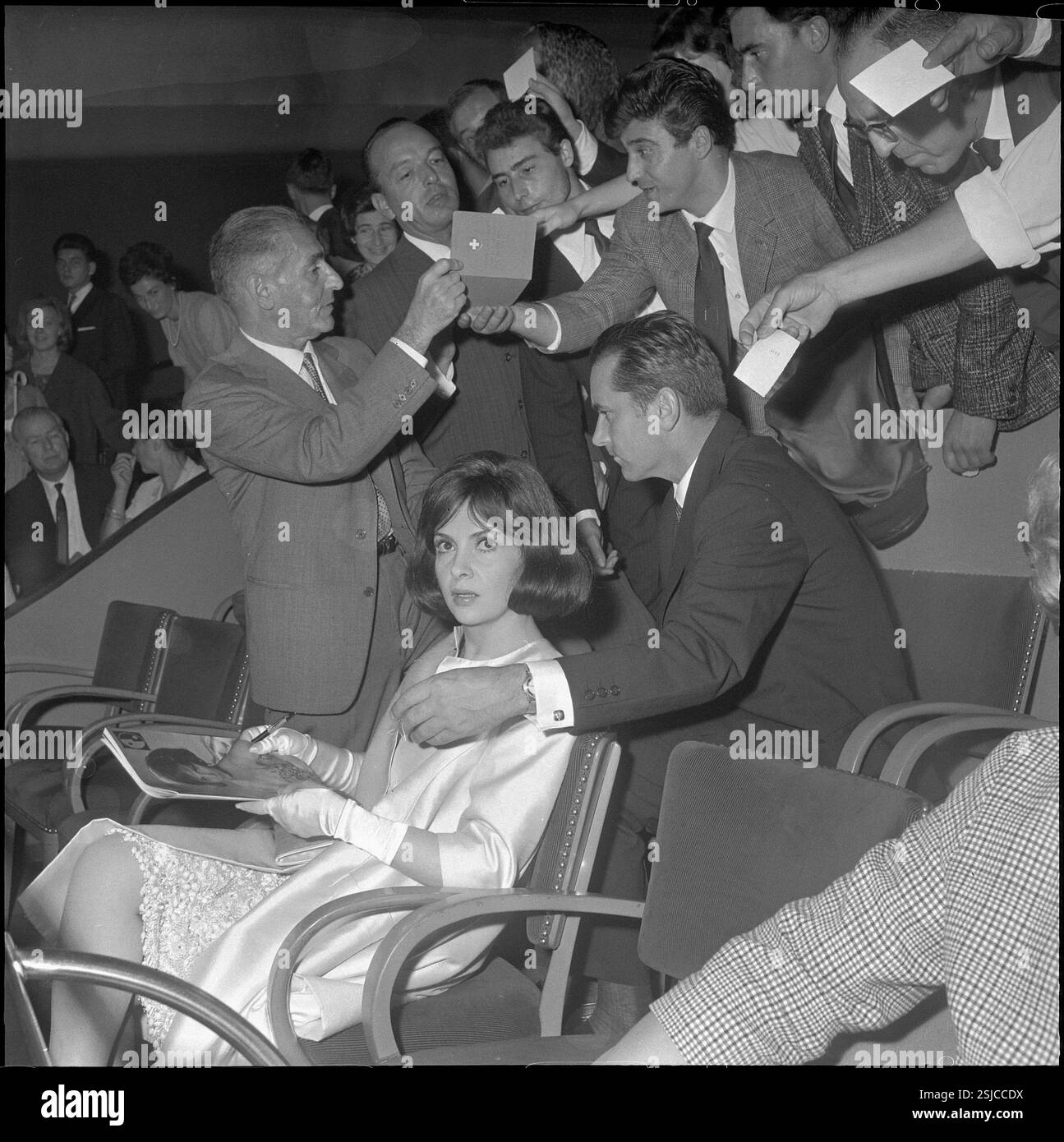 --- Gina Lollobrigida : Filmpremière in Zürich 1963#Gina Lollobrigida : soirée d'ouverture du film à Zurich 1963- RDB DE DUKAS Banque D'Images