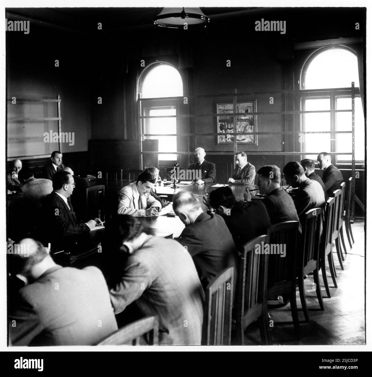 --- Walter Stucki informiert über das Abkommen von Washington#Walter Stucki informe sur l'accord de Washington- RDB DE DUKAS Banque D'Images