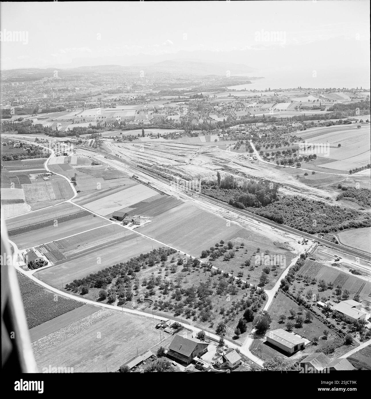 --- Lonay : Güterbahnhof Lonay - Denges im Bau, Luftaufnahme 1963#Lonay : Lonay - Denges Goods Station en construction, photographie aérienne 1963- RDB PAR DUKAS Banque D'Images