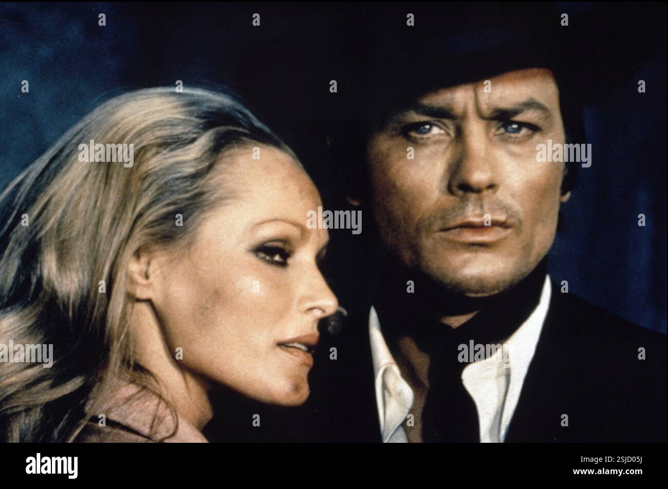 Soleil Rouge Année : 1971 Espagne / Italie / France Réalisateur : Terence Young Alain Delon, Ursula Andress Banque D'Images