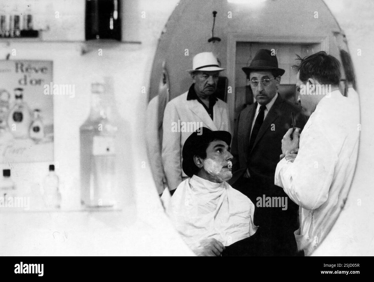 La mort d'un tueur année : 1964 - France Robert Dalban , Jean Lefebvre , Robert Hossein , Paul Préboist réalisateur : Robert Hossein Banque D'Images