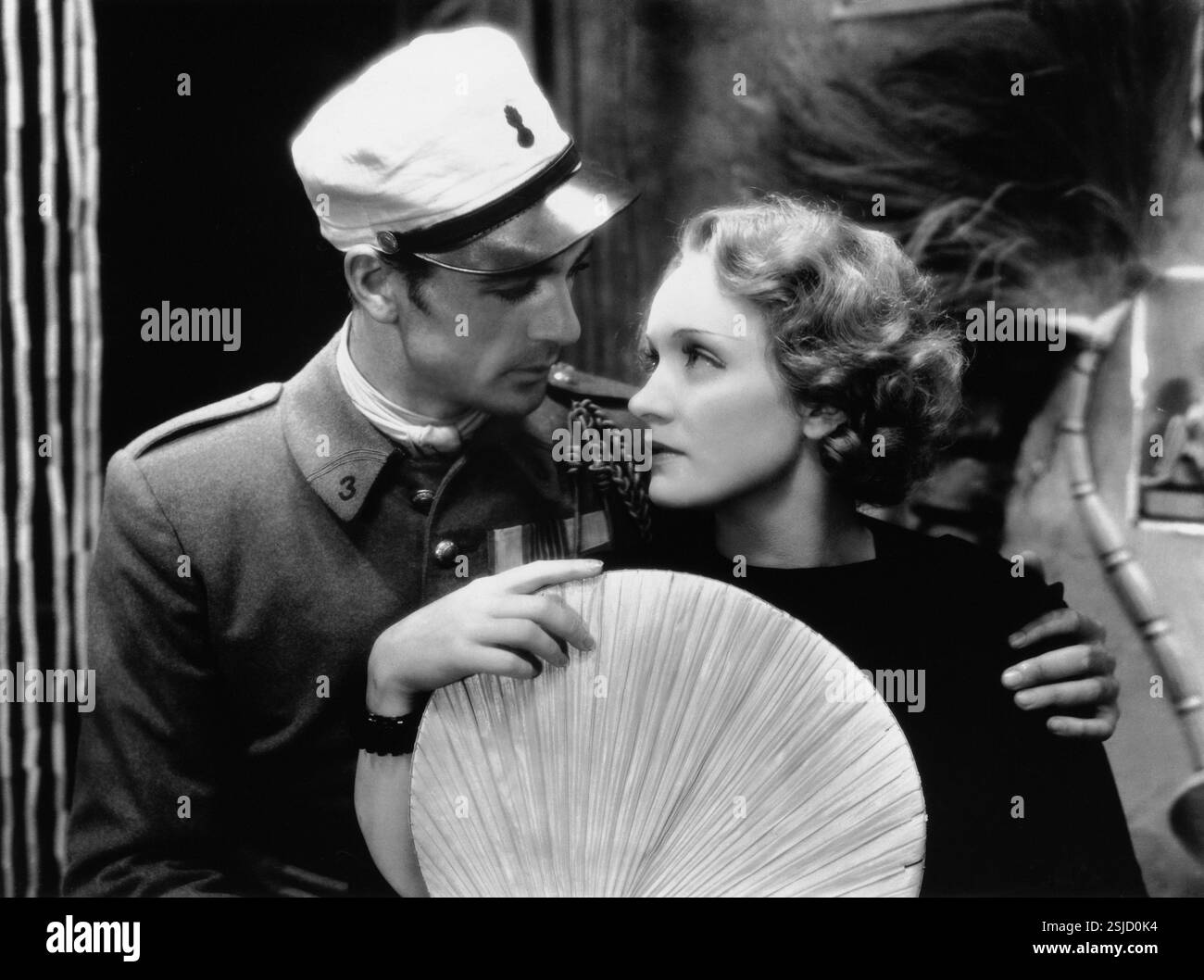 Maroc année : 1930 USA réalisateur : Josef von Sternberg Marlene Dietrich, Gary Cooper Banque D'Images