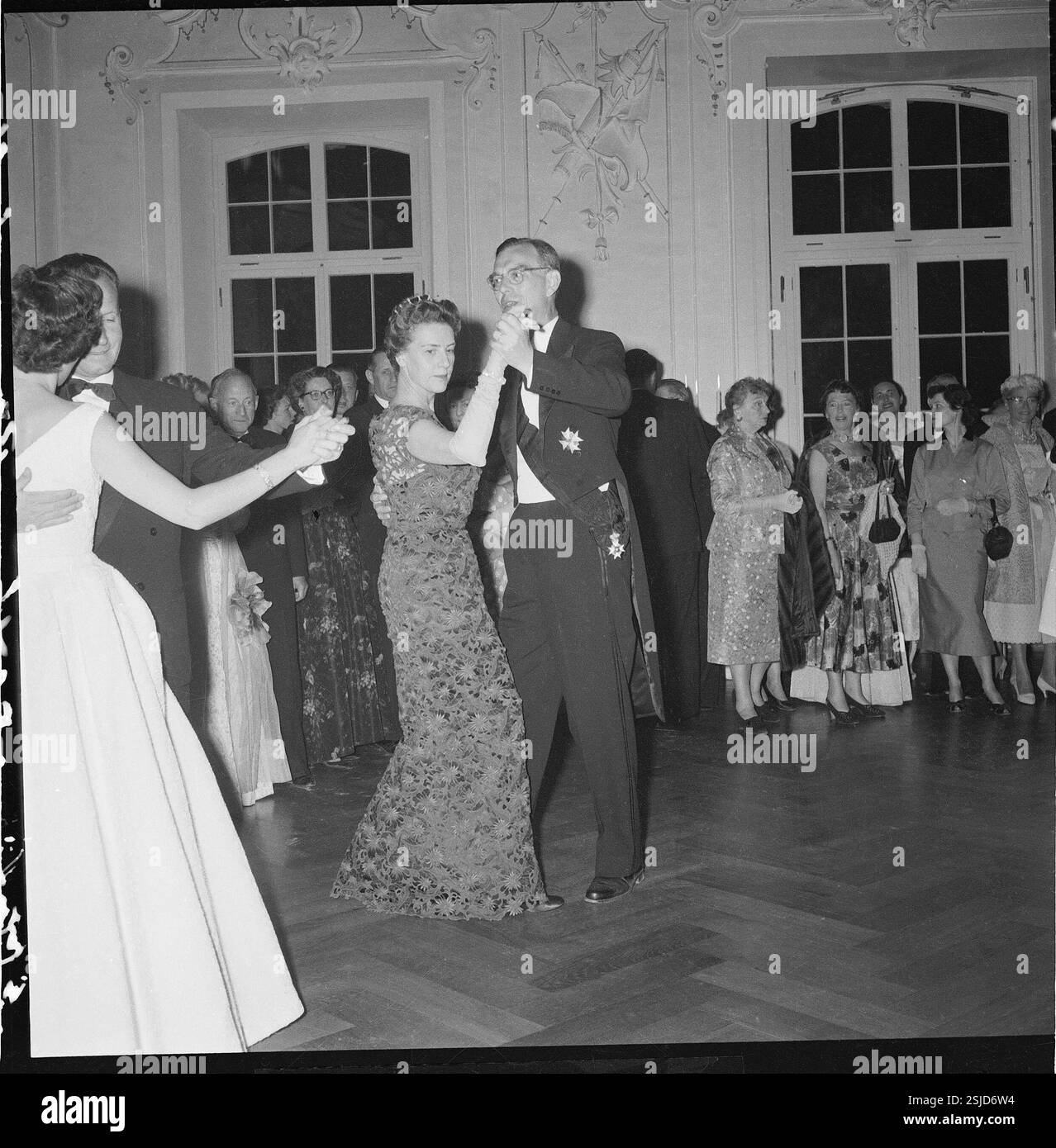 --- Graf und Gräfin Bernadotte feiern 25 Jahre Besitz der Insel Mainau, 1957#le comte et la comtesse Bernadotte célèbrent 25 ans de possession de l'île Mainau, 1957- RDB PAR DUKAS Banque D'Images