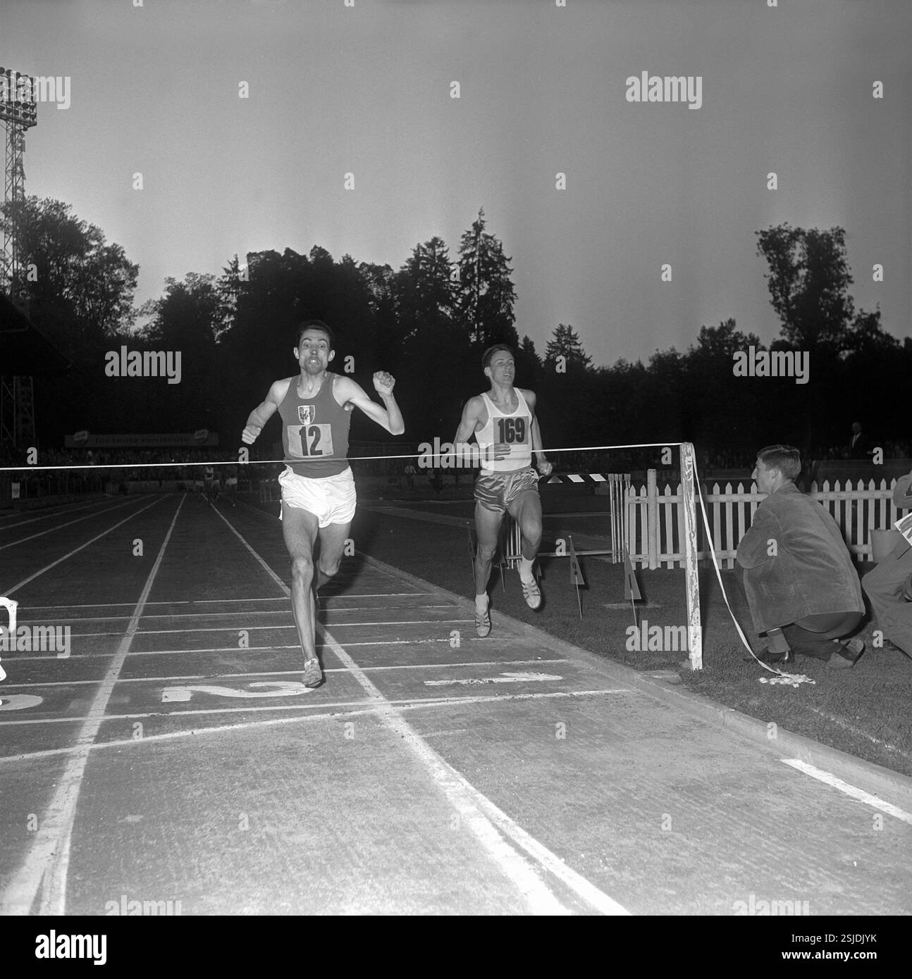 --- Berner Meeting 1964, 1'500m : Michel Bernard siegt vor Jäger#Berese Meeting 1964, 1'500m : Michel Bernard remporte Aheads de Jäger- RDB PAR DUKAS Banque D'Images