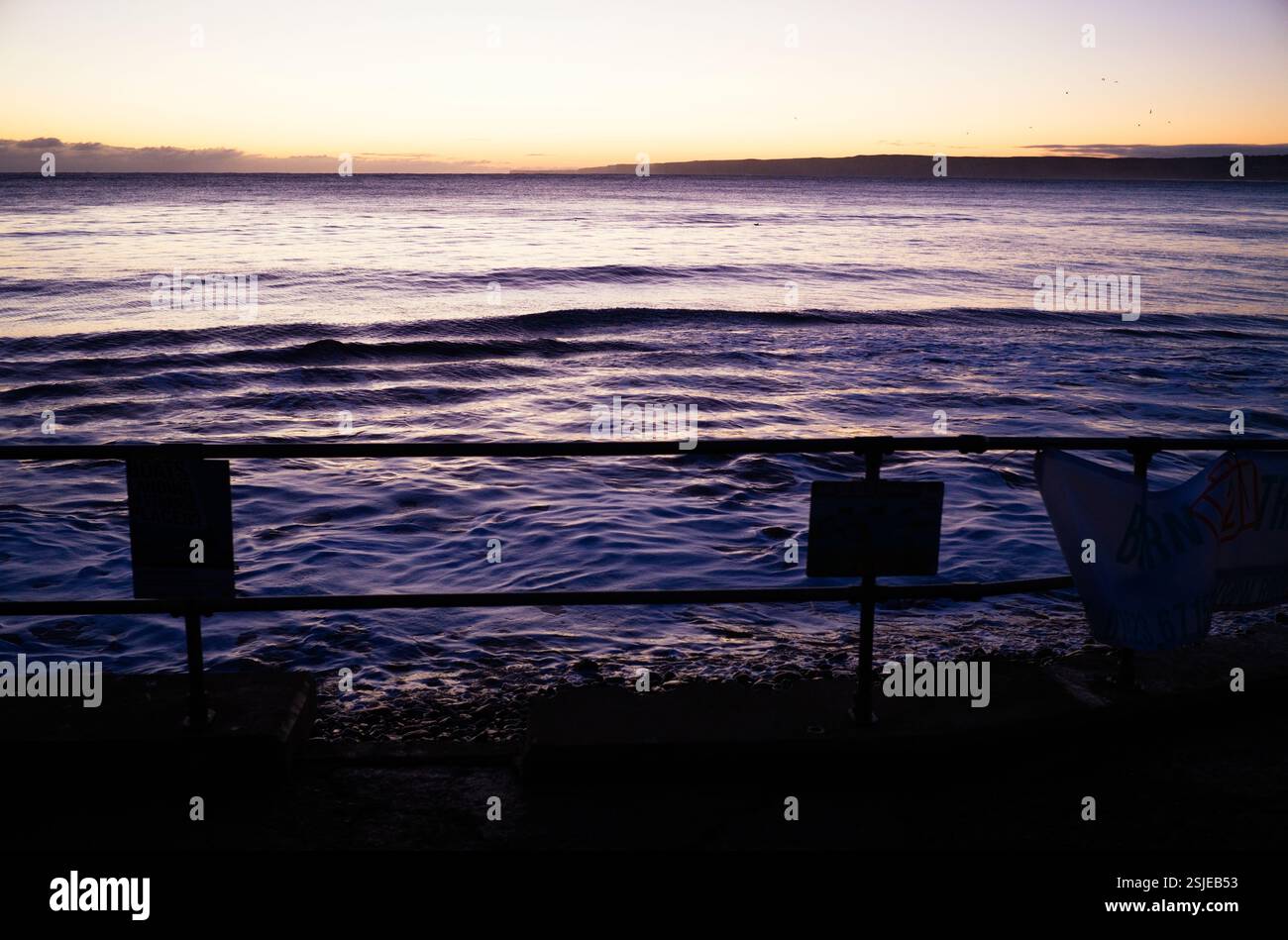Aube un jour d'hiver au-dessus de Filey Bay, North Yorkshire Banque D'Images