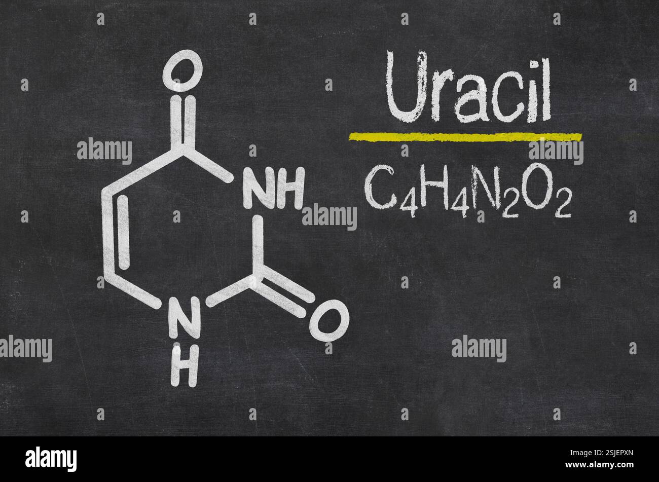 Ardoise avec la formule chimique de l'uracile Banque D'Images