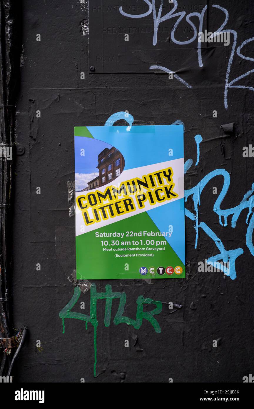 Une affiche Merchant City et Trongate Community Council annonçant des bénévoles communautaires de ramassage des déchets, Glasgow, Écosse, Royaume-Uni, Europe Banque D'Images