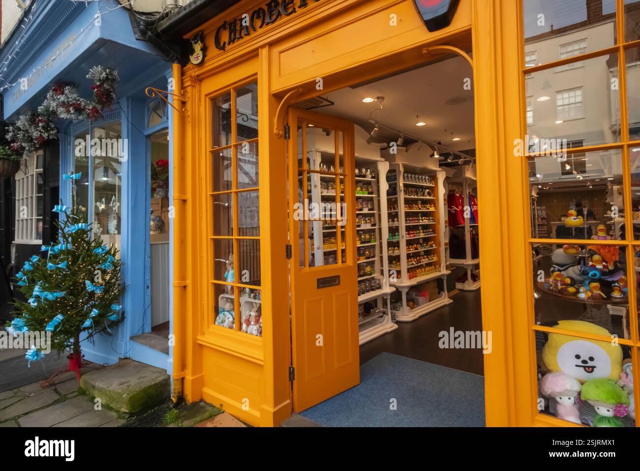 Angleterre, Kent, Canterbury, entrées colorées dans la place historique du Buttermarket Banque D'Images