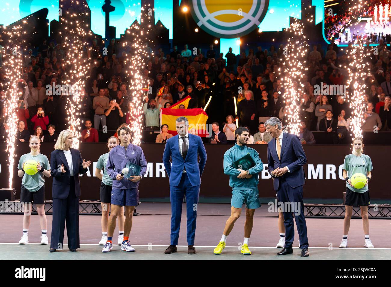 Rotterdam, pays-Bas. 09th Feb, 2025. ROTTERDAM, PAYS-BAS - 9 FÉVRIER : Jolanda Jansen, PDG de Rotterdam Ahoy, Alex de Minaur d'Australie, le directeur du tournoi Richard Krajicek, Carlos Alcaraz d'Espagne et Robert Swaak, PDG d'ABN AMRO lors du septième jour de l'ABN AMRO Open à Rotterdam Ahoy le 9 février 2025 à Rotterdam, pays-Bas. (Photo de Joris Verwijst/Orange Pictures) crédit : Orange pics BV/Alamy Live News Banque D'Images