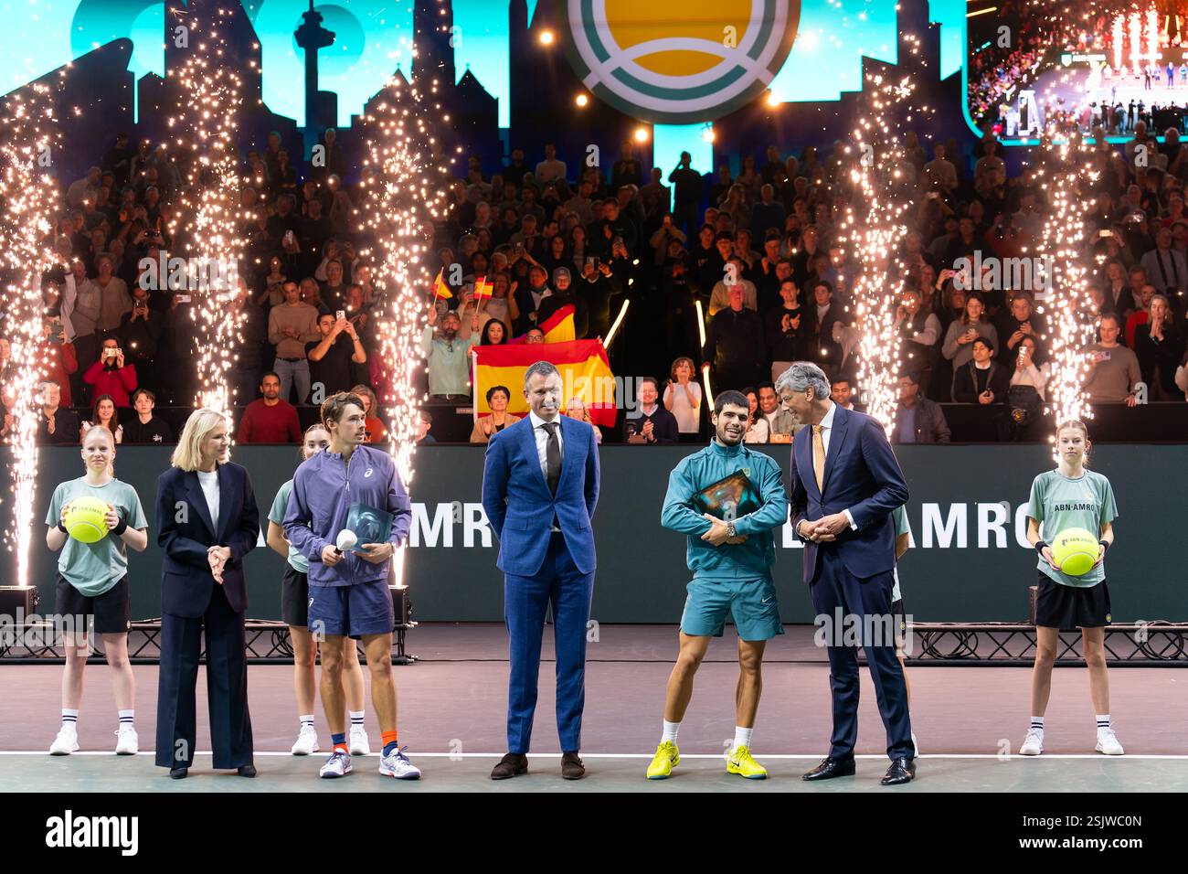Rotterdam, pays-Bas. 09th Feb, 2025. ROTTERDAM, PAYS-BAS - 9 FÉVRIER : Jolanda Jansen, PDG de Rotterdam Ahoy, Alex de Minaur d'Australie, le directeur du tournoi Richard Krajicek, Carlos Alcaraz d'Espagne et Robert Swaak, PDG d'ABN AMRO lors du septième jour de l'ABN AMRO Open à Rotterdam Ahoy le 9 février 2025 à Rotterdam, pays-Bas. (Photo de Joris Verwijst/Orange Pictures) crédit : Orange pics BV/Alamy Live News Banque D'Images